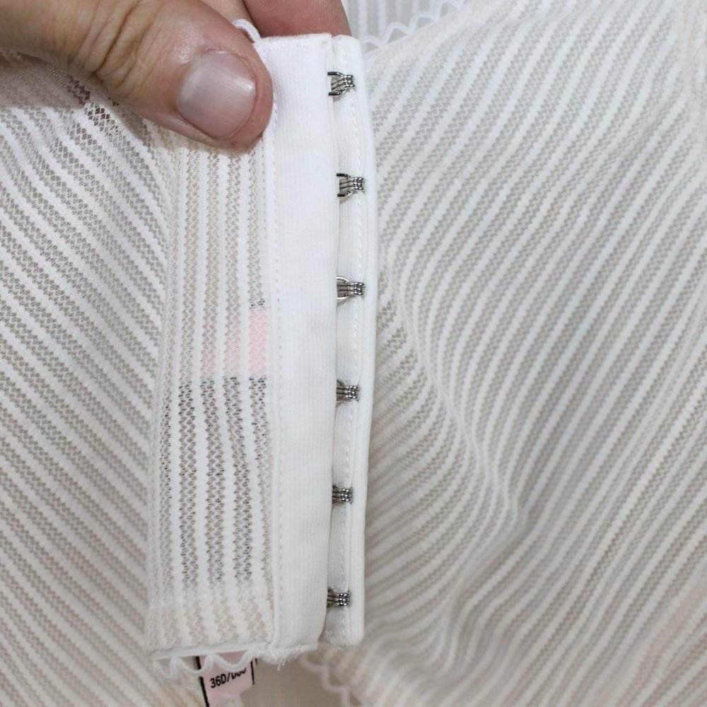 Victoria's Secret Women's 36D Bra - Picture 4 of 8